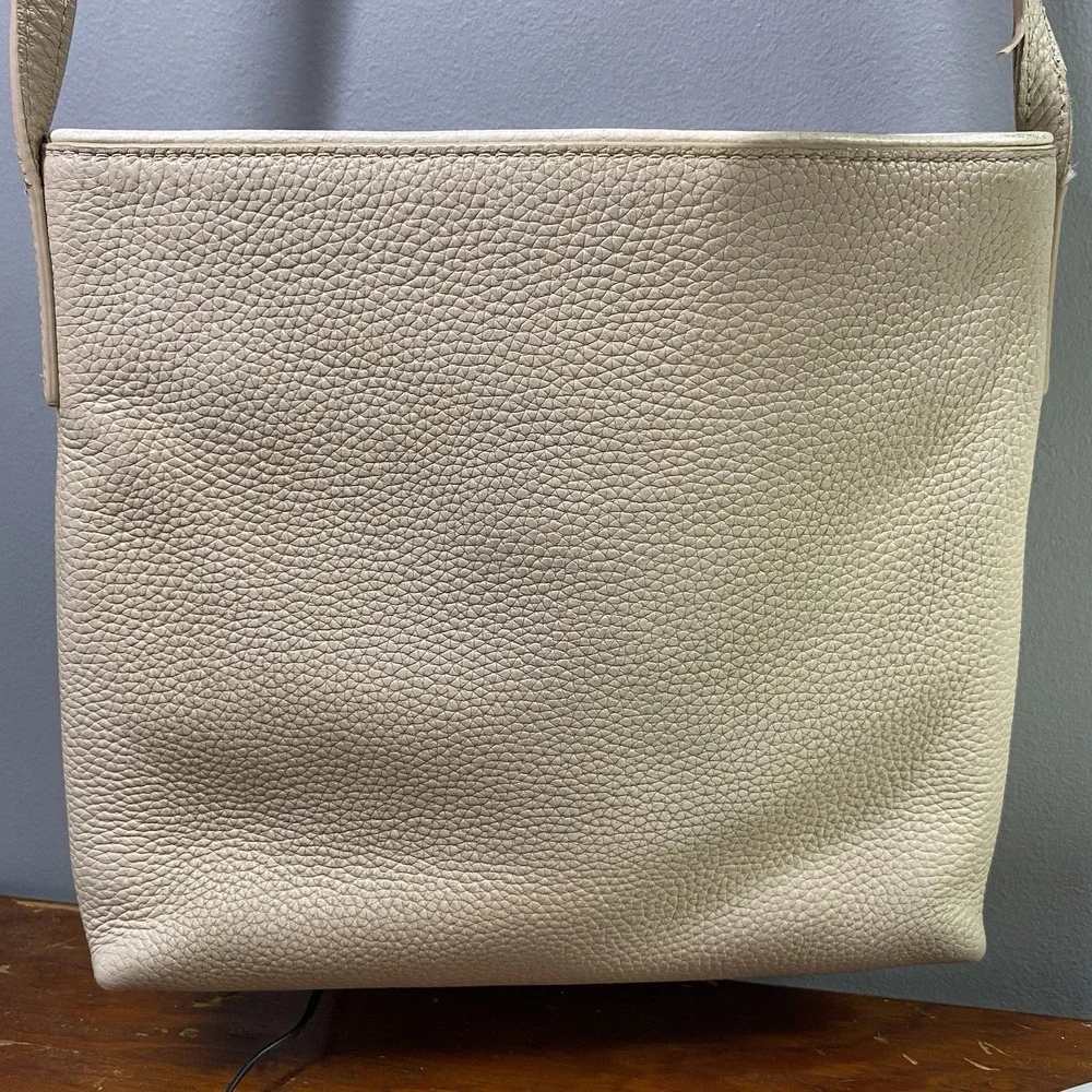 Kate Spade NY Purse Cross Body Tan Pebble Leather Bag Tassle Front Purse 10x11x2